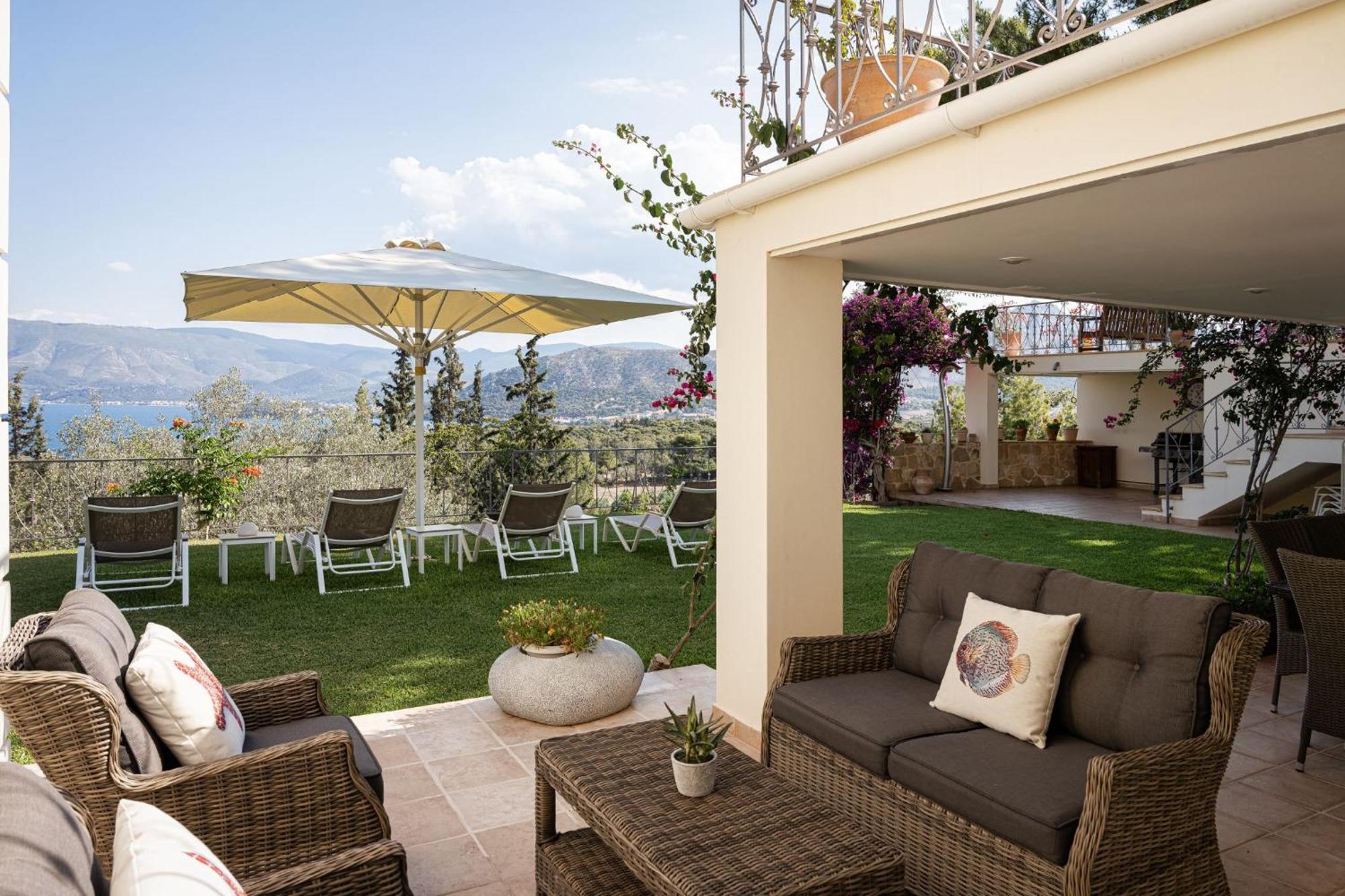 Villa Fantasia Isthmia Bagian luar foto
