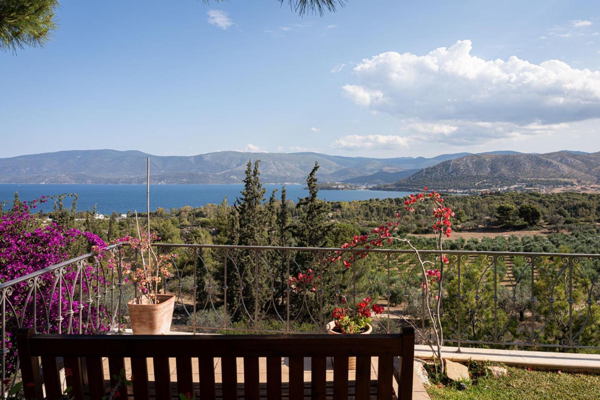 Villa Fantasia Isthmia Bagian luar foto
