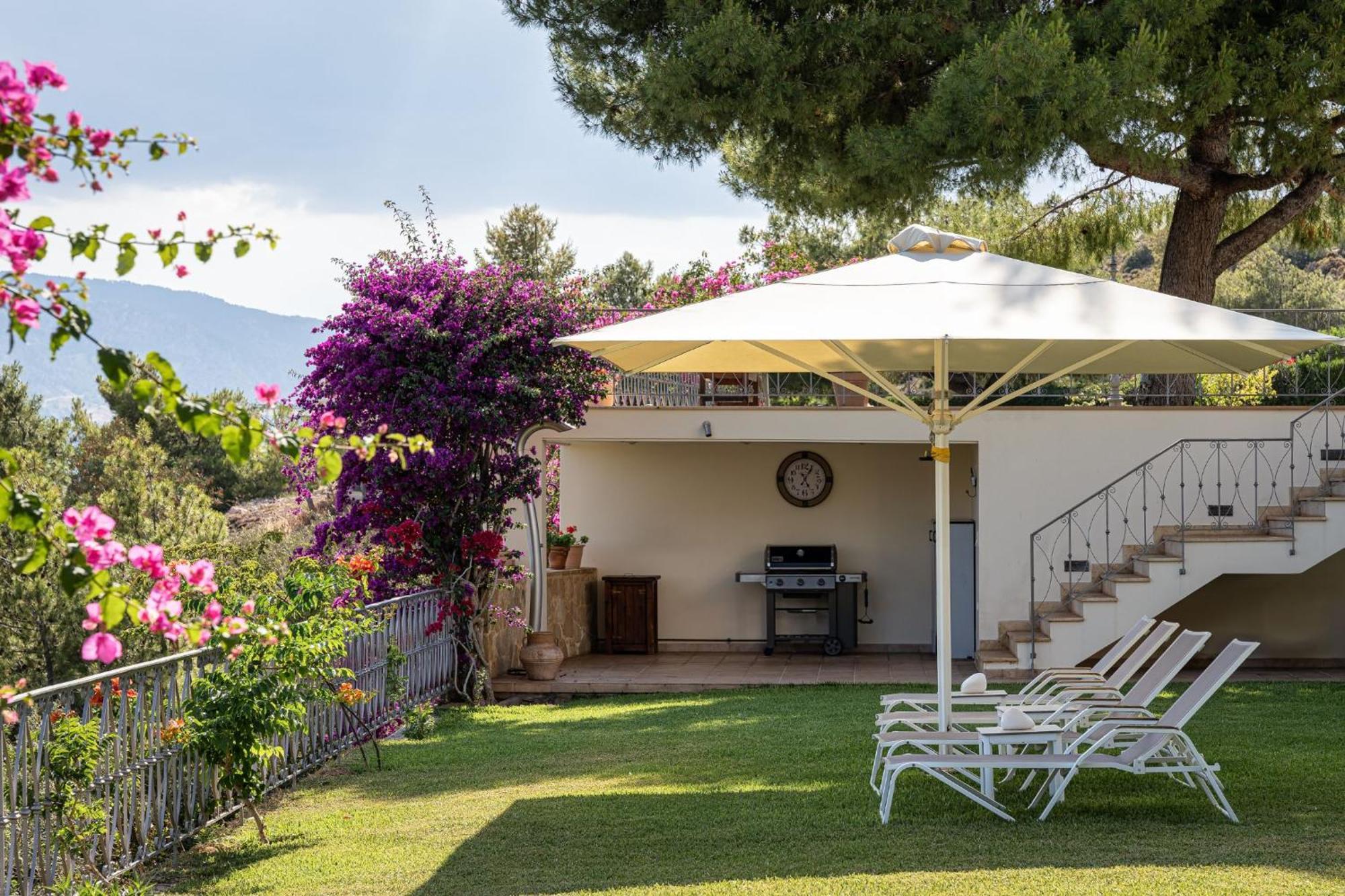 Villa Fantasia Isthmia Bagian luar foto