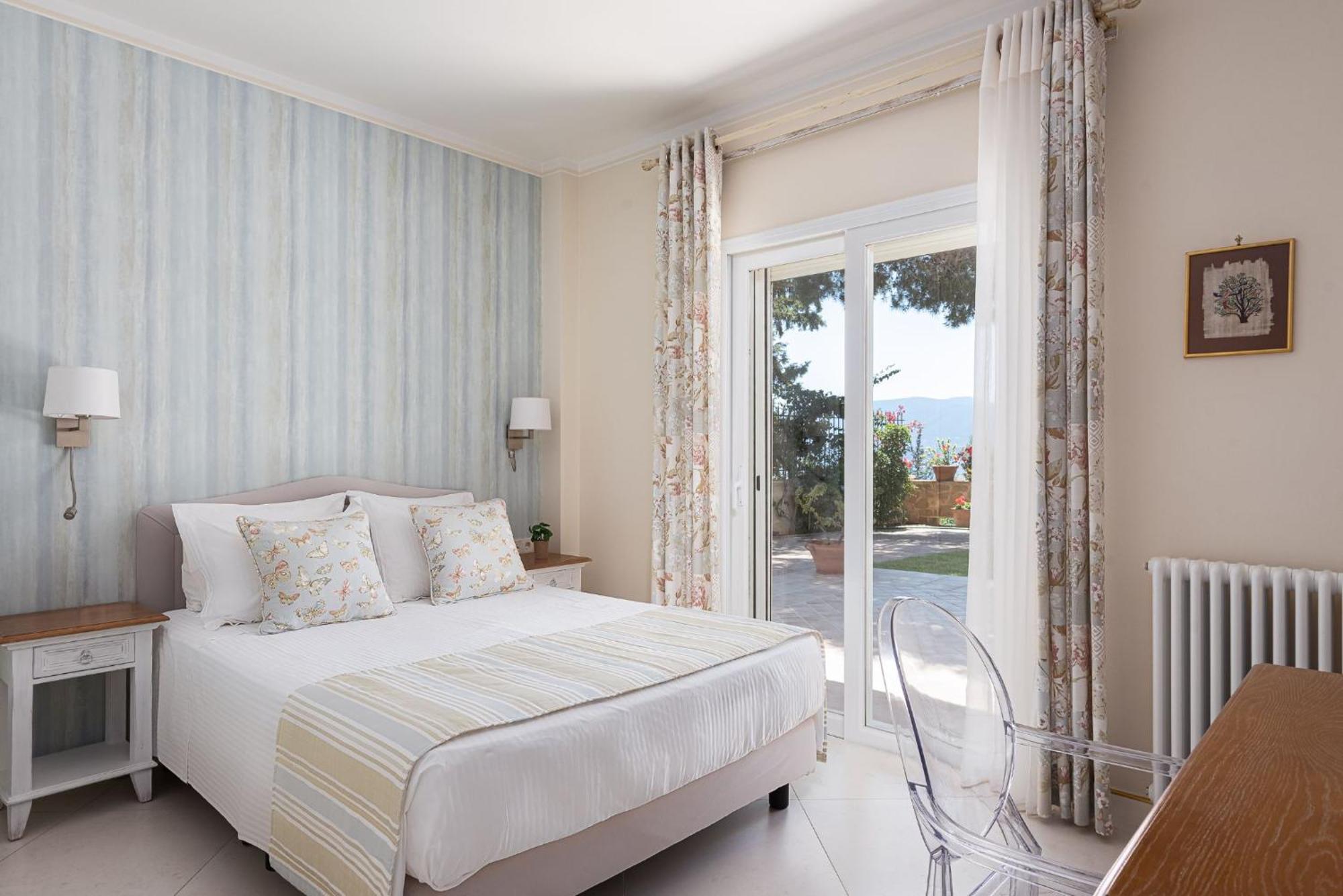 Villa Fantasia Isthmia Bagian luar foto