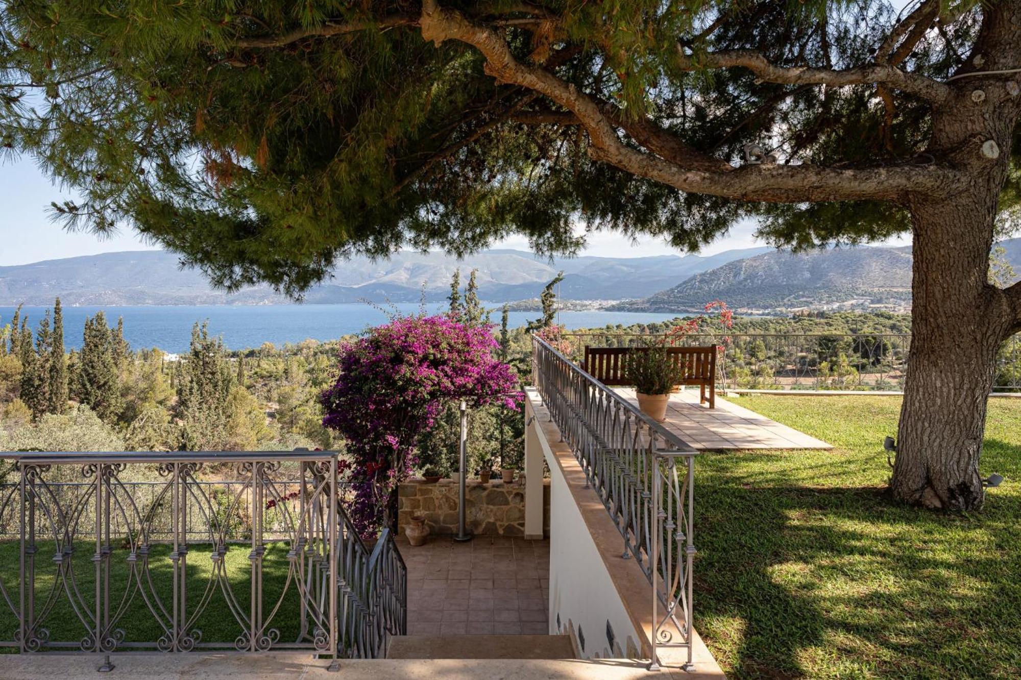 Villa Fantasia Isthmia Bagian luar foto